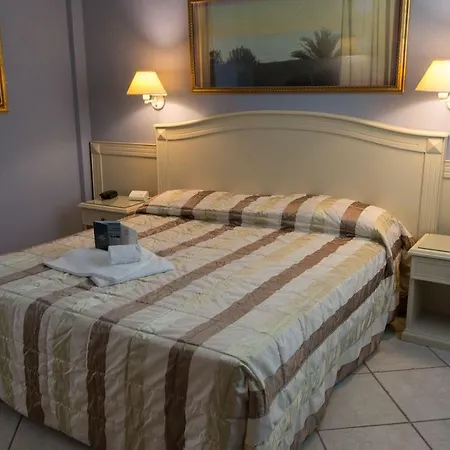 Conchiglia Azzurra & מלון 4*